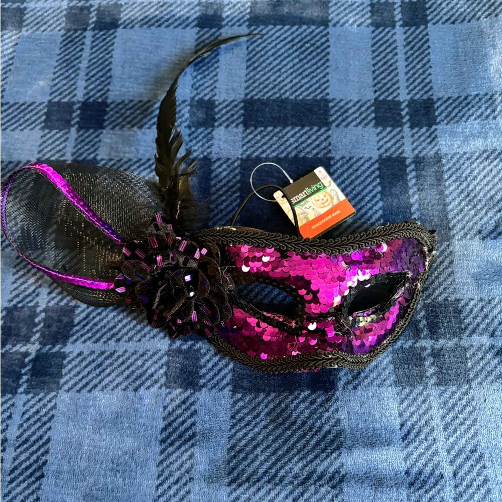 ⭐️ NWT Costume Mask